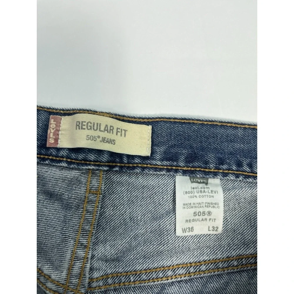 Levi's 505 Jeans 32x31 Straight Fit Medium Wash Denim Y2K Classic Style